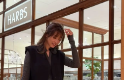 ヨンア、LAで見つけたCHANELバレッタにファンも熱視線！