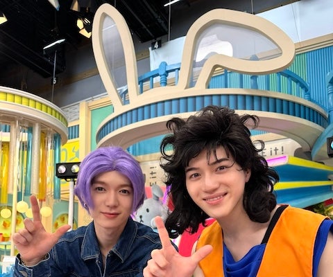 「2人とも違和感ないよ」人気アイドルの2人が衝撃のコスプレ姿を披露