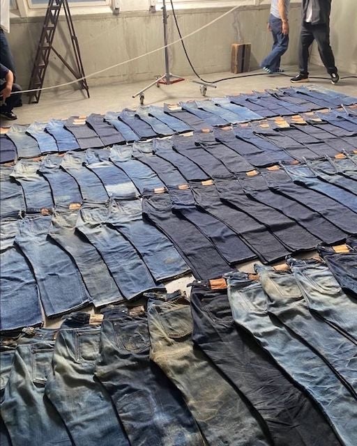 草彅剛が自身のヴィンテージデニムコレクションを公開！