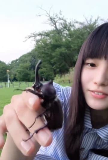 「打ち合わせ通り」片田 陽依があの昆虫とあの名曲のアカペラを披露！