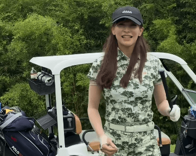 「かわいい」ゴルフ美女子、宮崎で魅せたパワフル・スイングムービーにファン拍手喝采！「いつも応援してます」