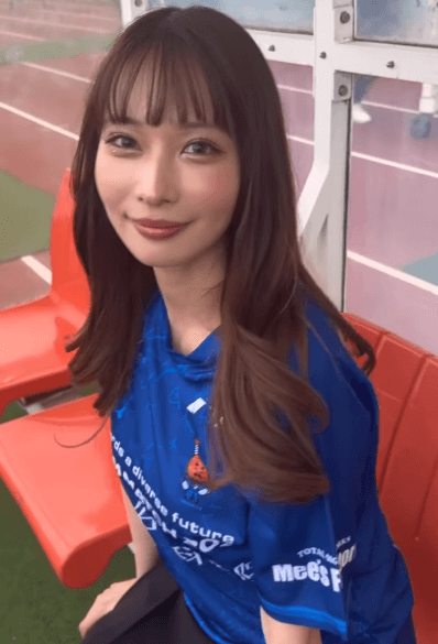 「可愛すぎるぜよ！」美女ドラマー・大野真依、サッカーユニフォーム着用”激カワ・ムービー”を披露「ベンチよりあなたを見てた」