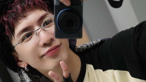 藤井流星、赤髪ショット公開にファン歓喜！「何色でも似合う」「ビジュ最高」の声続出