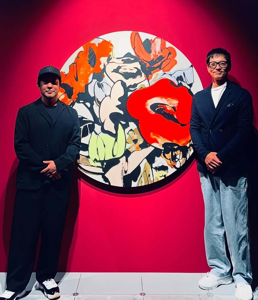 沢村一樹 有名アーティストの展覧会を訪問し、ツーショットを公開！