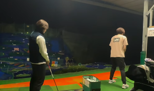 ハンドボール岩見佳音、ゴルフ初挑戦！「斜め上を目指す」姿にファンもほっこり！！