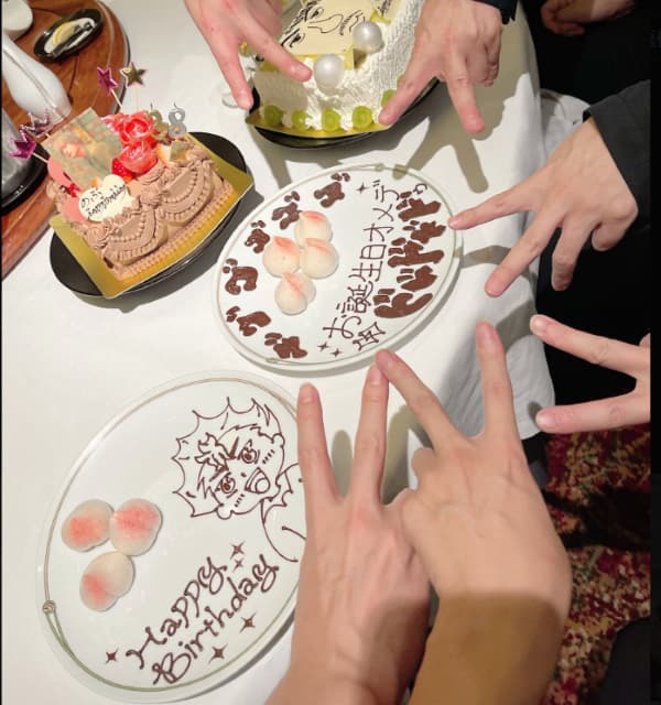 岡本信彦の誕生日会を開催！豪華なメンツに豪華なケーキ！