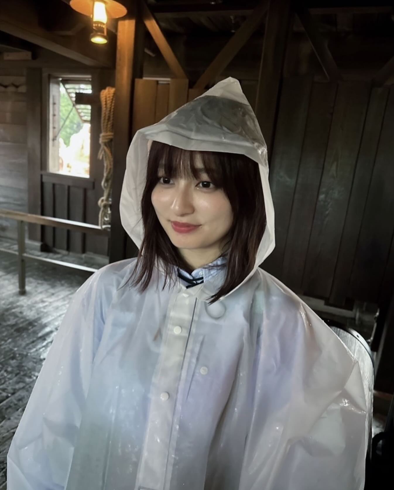 「雨に濡れてるのにこんなに可愛いなんて、、」吉川愛がディズニー満喫のオフショット公開