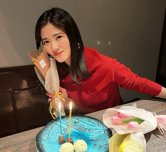 「店内で花火。照れますよね」女優兼登山ガール、バースデーの祝福ショット＆ムービーを公開！祝いの言葉が続々「優しい人柄あっての事」