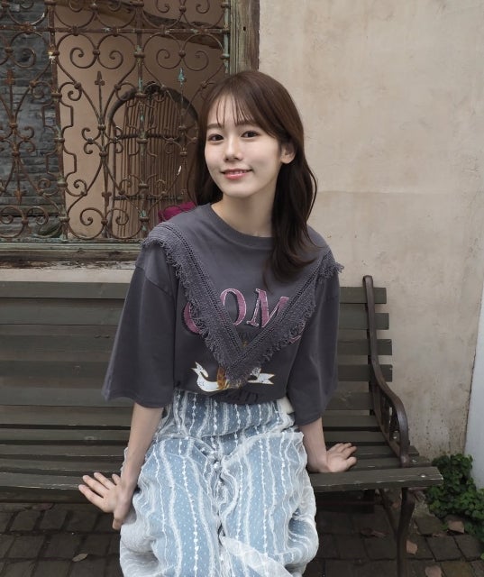 川口葵が魅せた穏やかな微笑みとアンティークな世界観、心ほどける撮影現場のひととき