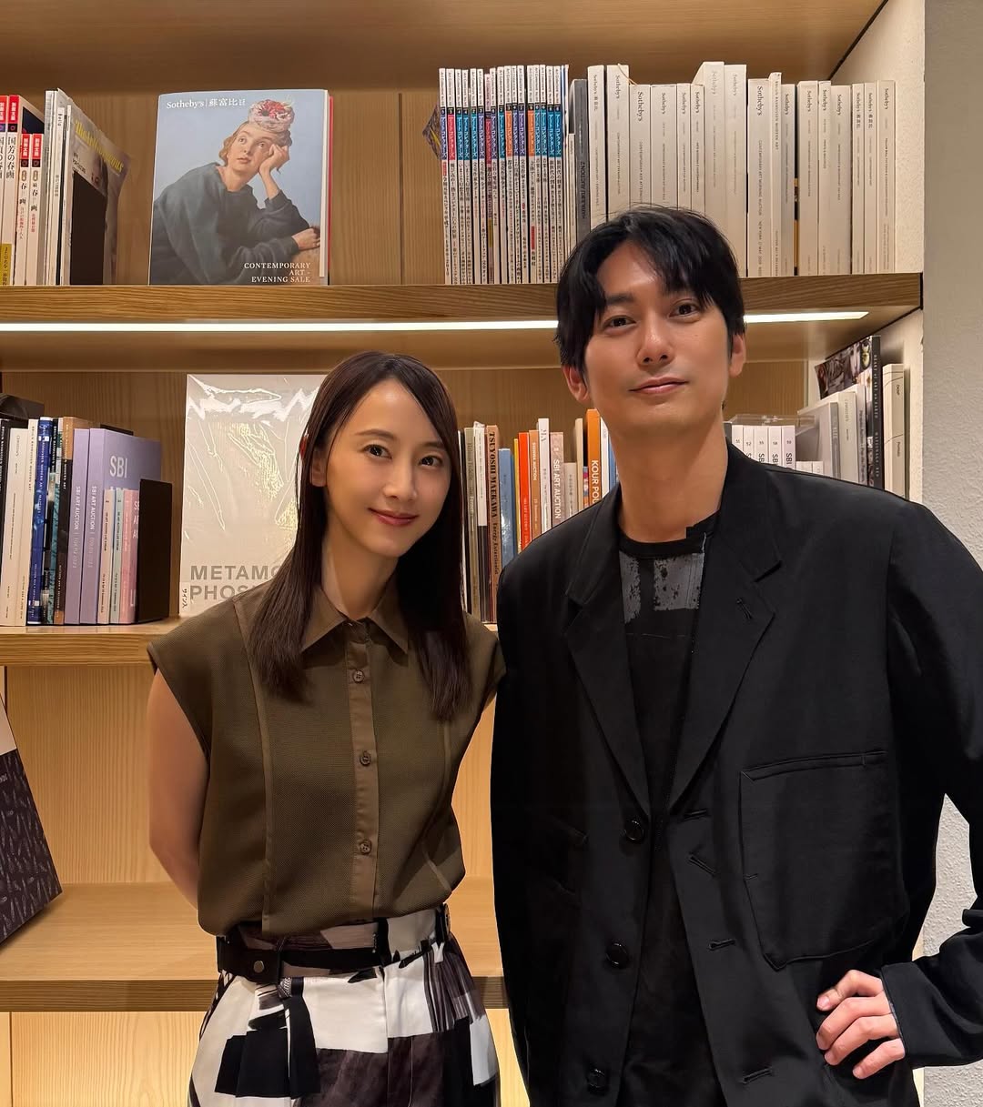 女優兼タレント・松井玲奈、『本音って、なんだろう。展』で〇〇氏とツーショット！