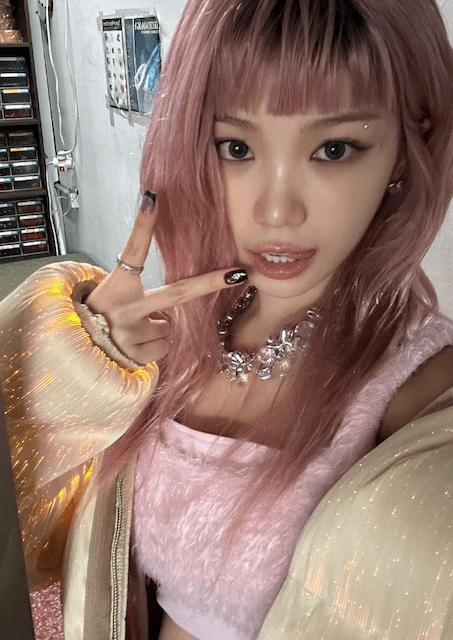 チェウォン オン眉ピンク髪に大反響💖