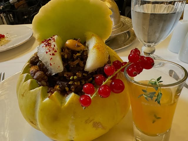 「トルコで出会った美味しいモノ」鈴木亮平がアップした見慣れぬメニューにファンも興味津々⁉