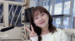 「美しすぎるキャスター姿！」渡辺瑠海、ABEMAニュース代役時のオフショット公開