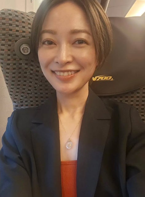 幸せの瞬間！元モー娘。市井紗耶香が新幹線で見せた笑顔と心躍る時間