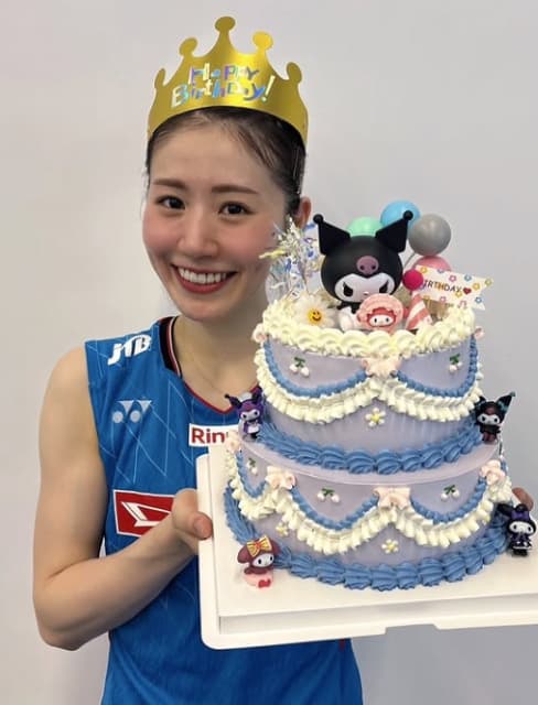 美人バドミントン選手・志田千陽の誕生日ショットに世界中からお祝いの声殺到⁉キュートなケーキでのお祝いに感謝
