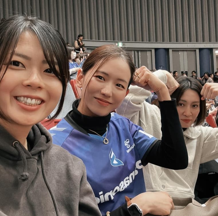 古賀紗理奈が友達と一緒に応援！そしてピノちゃんの癒し効果