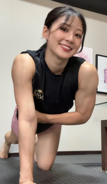 "目指せ可愛いマッチョ"弾ける笑顔の美女スプリンター、「笑顔とムキムキのギャップ萌え」ムービーにファン悶絶⁉