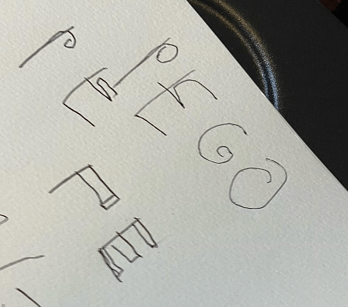 「PECO、息子が描いた名前でTシャツデザイン構想！愛情あふれる親バカプロジェクト」