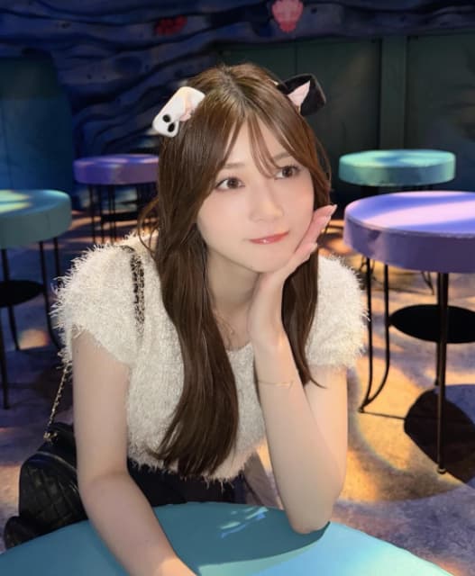 モデルの生見愛瑠 ワンちゃんのコスプレ！？可愛すぎる1ショット！