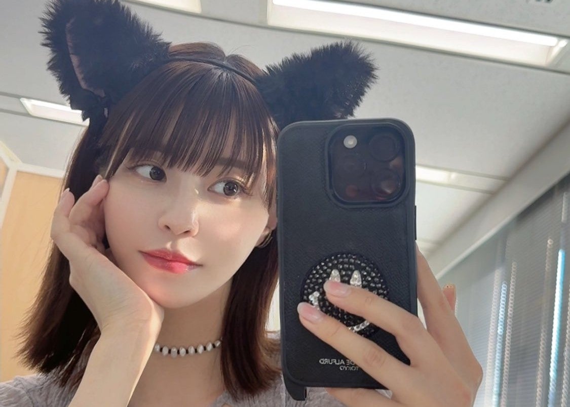 岸明日香が「黒猫」姿で常滑イベントに登場　ねこみみショットに笑顔も