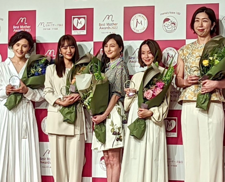 ”オリンピック選手のママはかっこいい”🌈荒木絵里香さんのベストマザー賞受賞に祝福殺到💐