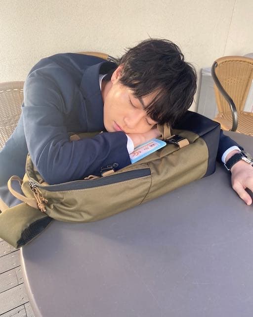 TravisJapan・松田元太の可愛すぎる寝顔が話題に👀「ナイスショットです」