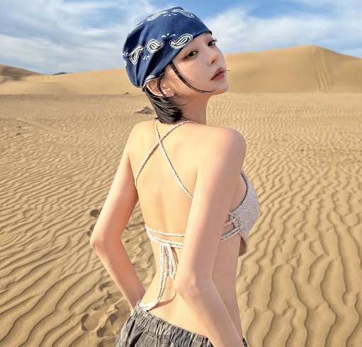 「可愛い、スタイル良すぎる」海外の人気モデル、モンゴル砂漠で魅せた灼熱の美BODY＆ソリムービーを公開！ファン熱視線