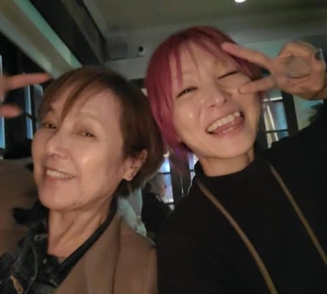 桃井かおりがLA短期英語漬け中のLiSAと2ショット！