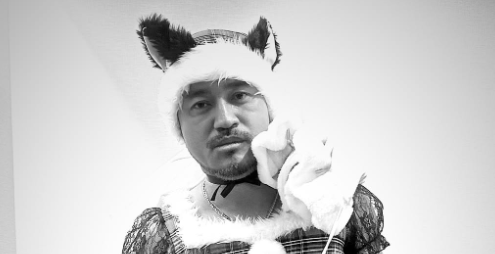 尾崎紗代子、家族だけのクリスマス会で夫のコスプレが話題に！「モノクロでインパクト抑えました」