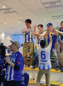 元フジテレビアナ福田典子、モンテディオ山形パブリックビューイングで熱狂サポート！