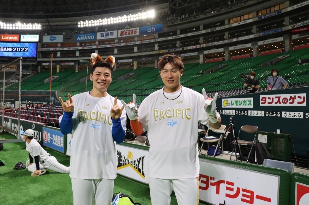 「めっちゃ可愛い❤️」柳田悠岐が清宮幸太郎と今話題の🦊ポーズショット公開！