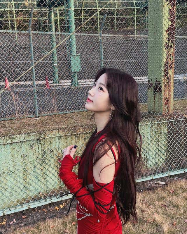 LE SSERAFIM・カズハが真っ赤な衣装を披露❤️