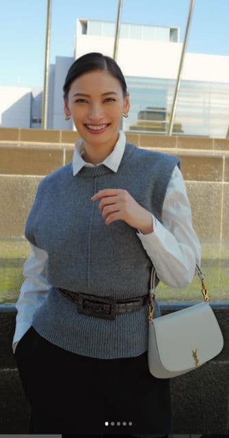 女優 大政絢 秋服を公開！「絢ちゃん素敵です💙🤍💙」