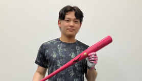 「ピンクが似合いすぎる捕手！」田宮裕涼、“母の日仕様”の道具姿にファン歓喜
