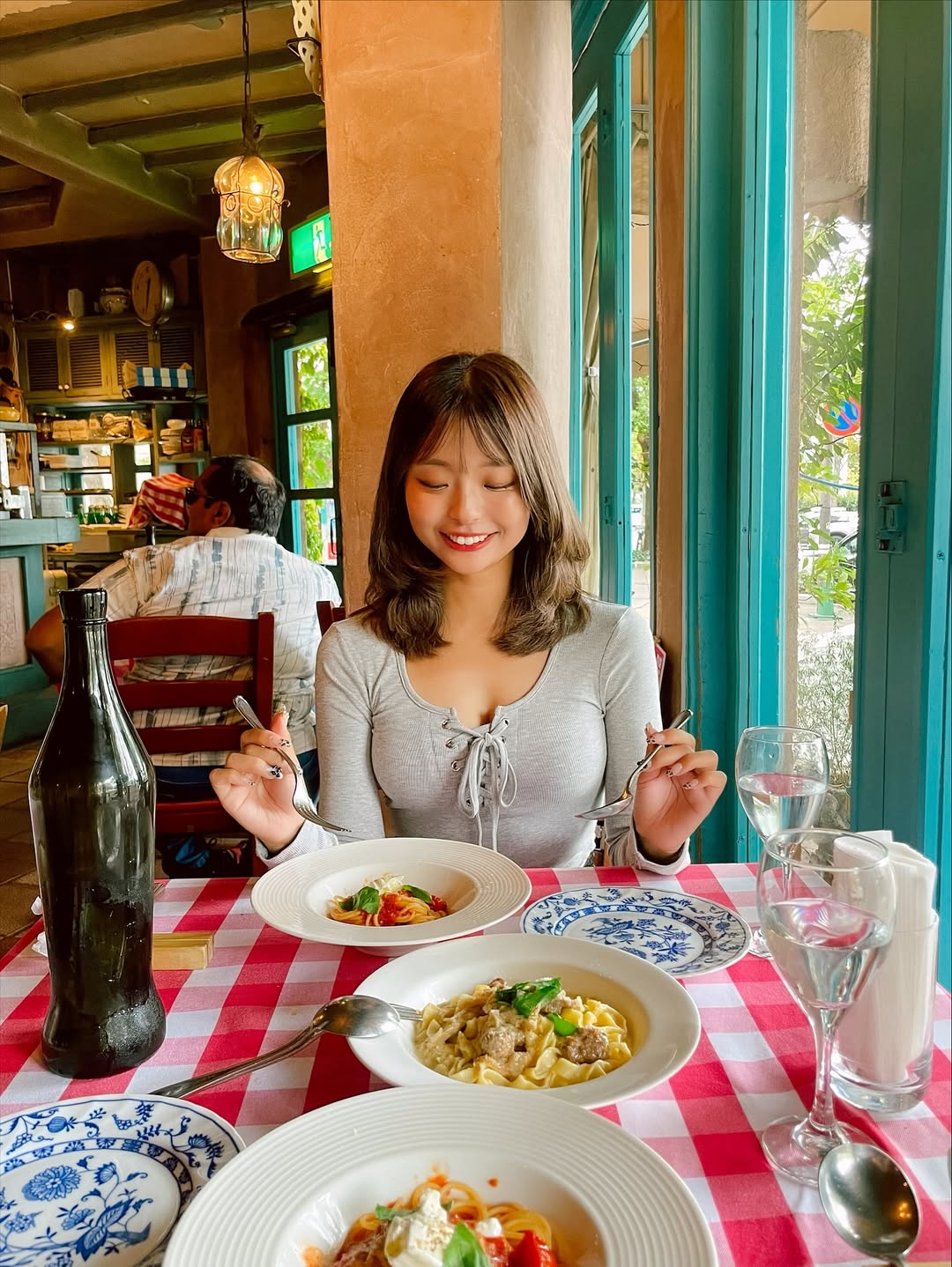 “サッカー好き美女”ぽみ、広島で絶品イタリアン満喫　笑顔あふれるグルメショットに反響