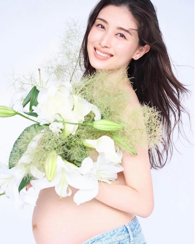 元人気グラドルがマタニティフォトを公開！