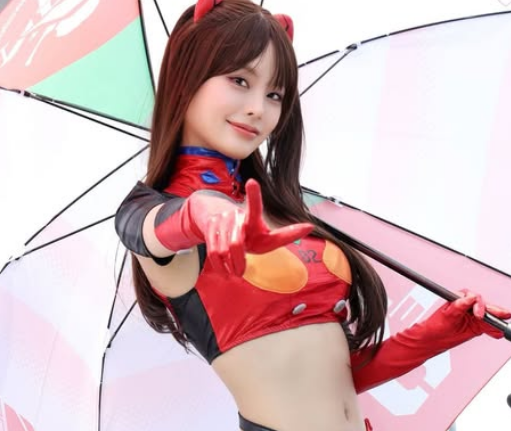 「あんたバカァ？と罵られたい…」人気ラウンドガール、RQのスイッチ・オン！”アスカコス＆ダブル美女インパクト”にファン陶酔