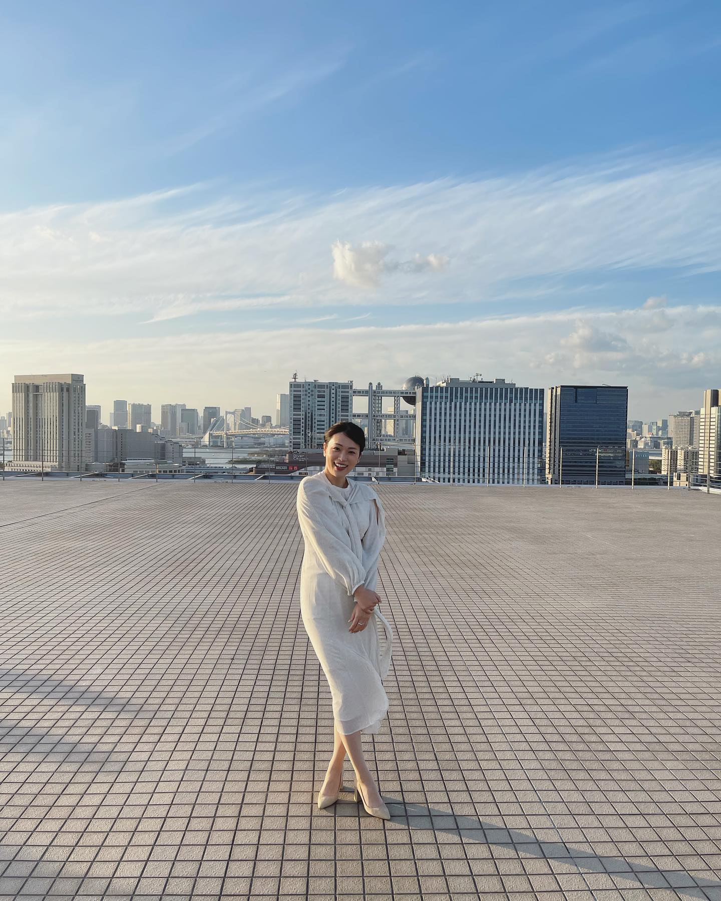 39歳・本田朋子の抜群スタイルに大反響✨お台場の夕陽をバックにオフショット公開