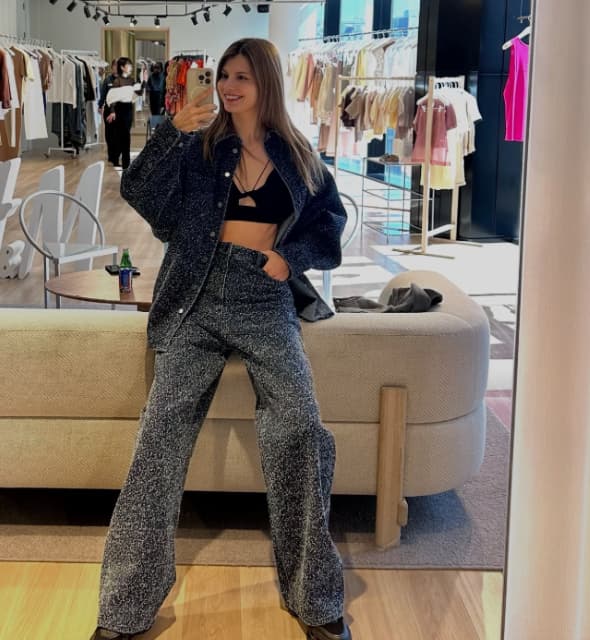 モデル・マギーが大胆な肌みせファッションでファン魅了！