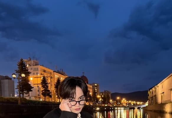 「こんなん付き合ってるやん(笑)」中島健人の夜のショットにファン絶叫！