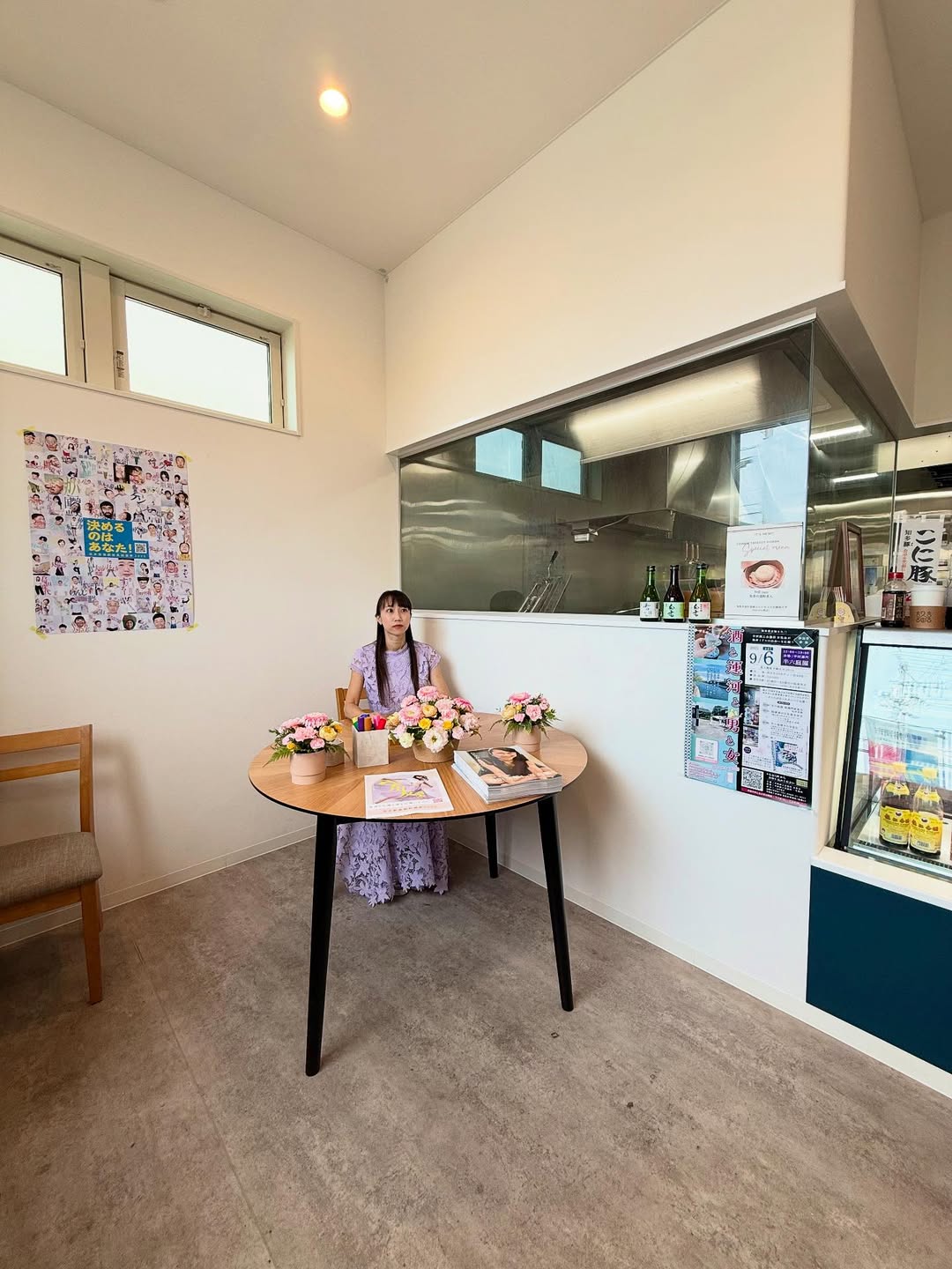 「ぼっち感でかなり哀愁漂ってる(笑)」吉本新喜劇・谷川友梨、お店でのサイン会イベント開始前の様子を公開