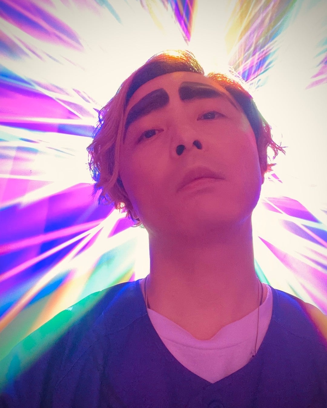 堂本剛さんが超極太眉に！？超斬新写真をアップ💕