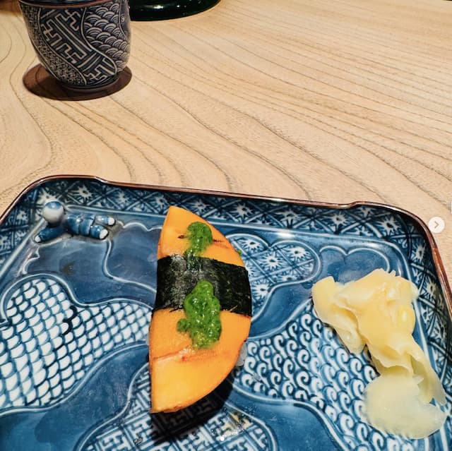 「このにぎりネタは何でしょうか？」尾木ママが京都で旬のにぎりネタを投稿！