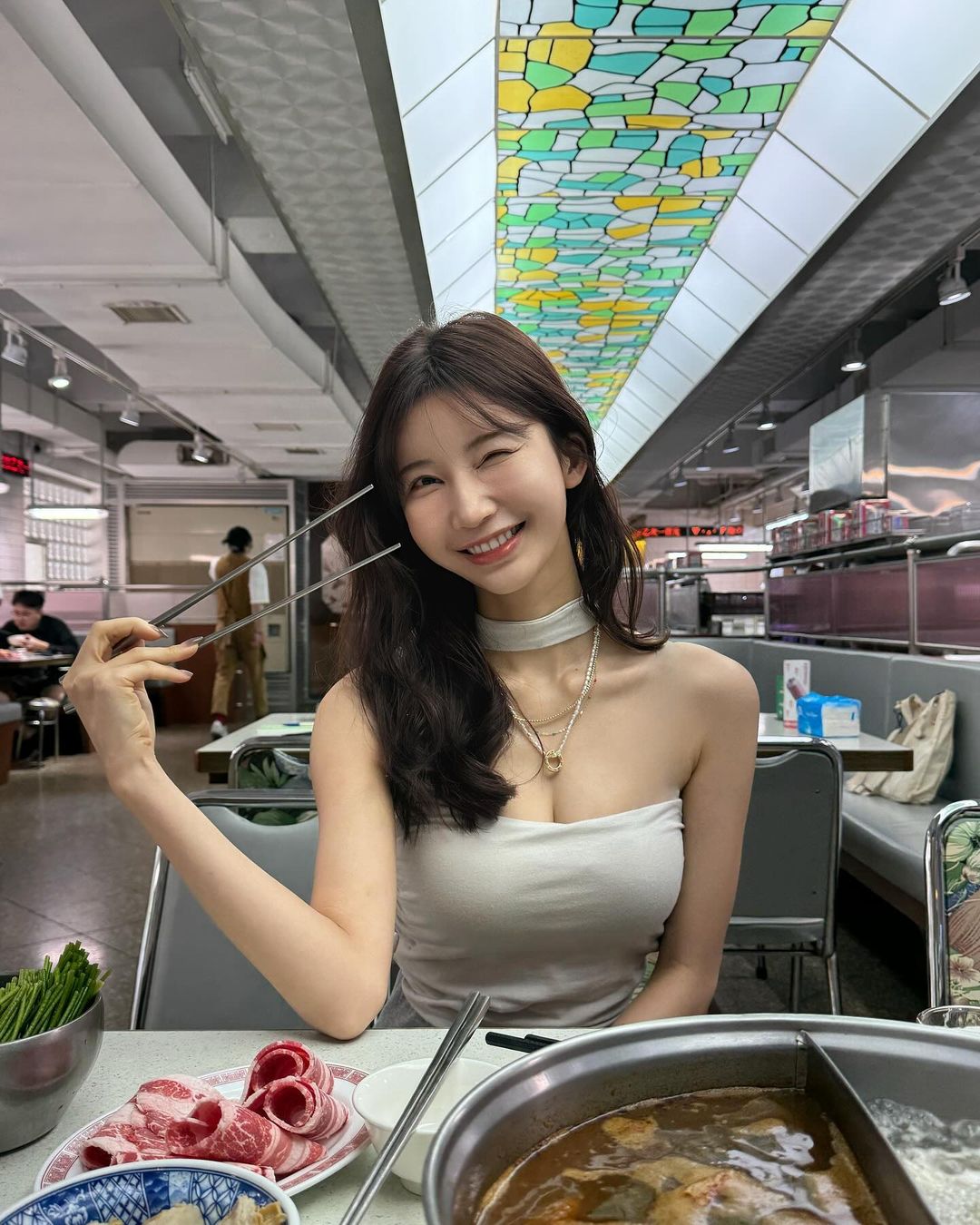 ファン歓喜 小倉ゆうか 台湾で笑顔の食事姿を公開！