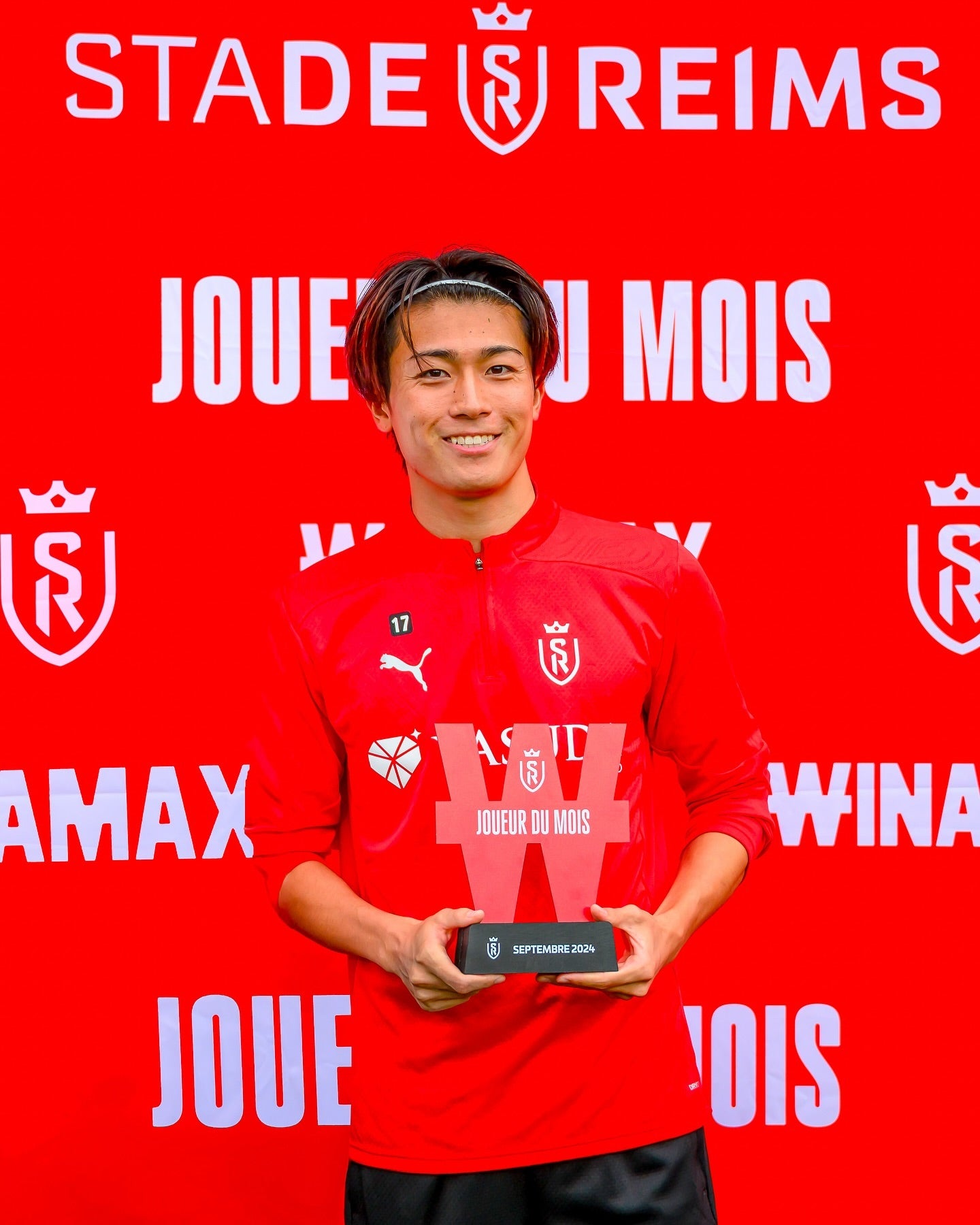 「カッコよすぎ😭🤍」日本代表のイケメンFWが海外クラブの月間最優秀選手に！！