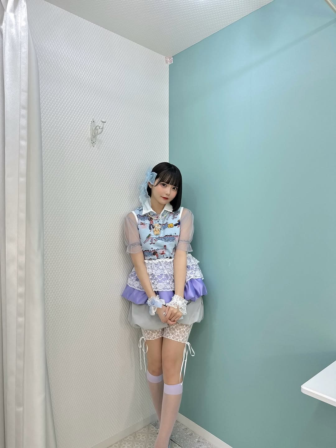 「ポップで可愛い！」今話題のアイドルが新作の衣装ショットを公開でファン大盛況！