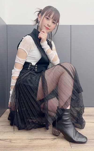 「アベマアニサマ祭最高でした！」声優 前田佳織里、太ももがセクシーな衣装姿を披露