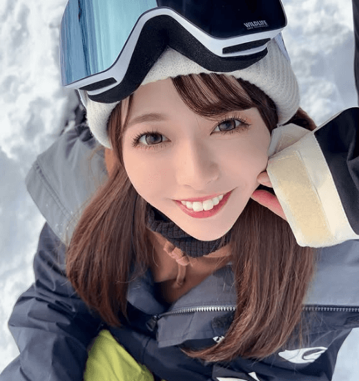 「もうー！可愛いんだから」看護師兼ラウンドガールの美女、ゲレンデに推参！ときめき上目遣いにファン”凍ってしまう”