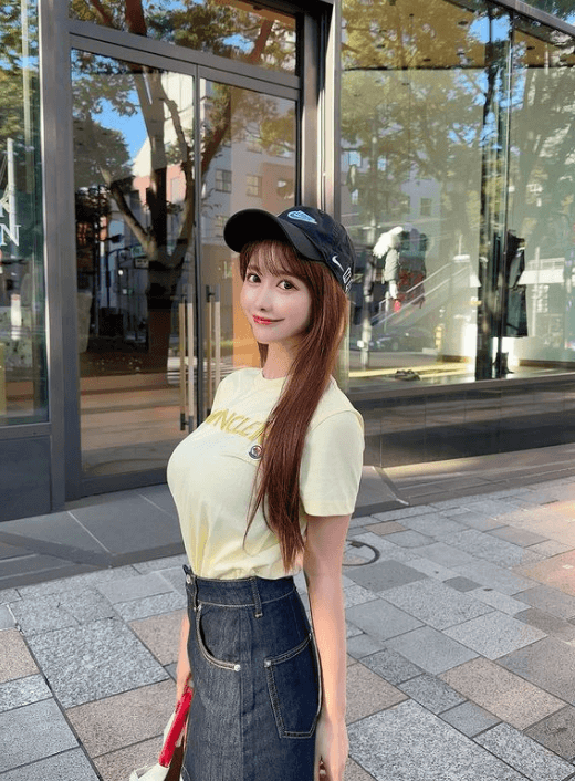 インフルエンサーのMAYU、ナイキでカスタムしたキャップに話題沸騰！「名入り可愛すぎ」と大好評！