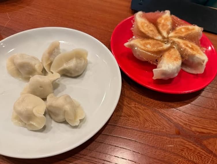 「餃子うますぎる！」絶賛コメント連発の名店はどこ？クロちゃんの思わず笑う食レポも話題